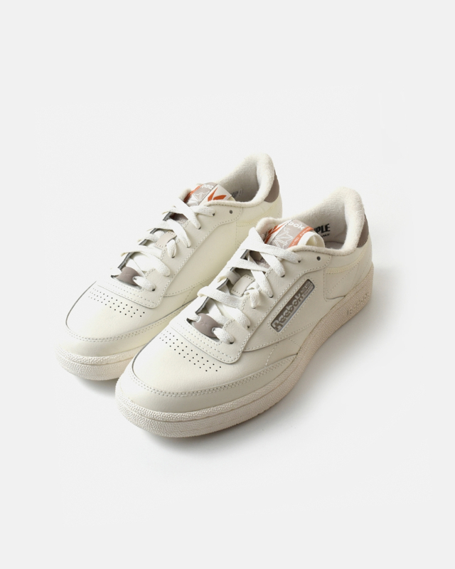 Reebokガーメントレザー ローカット スニーカー 