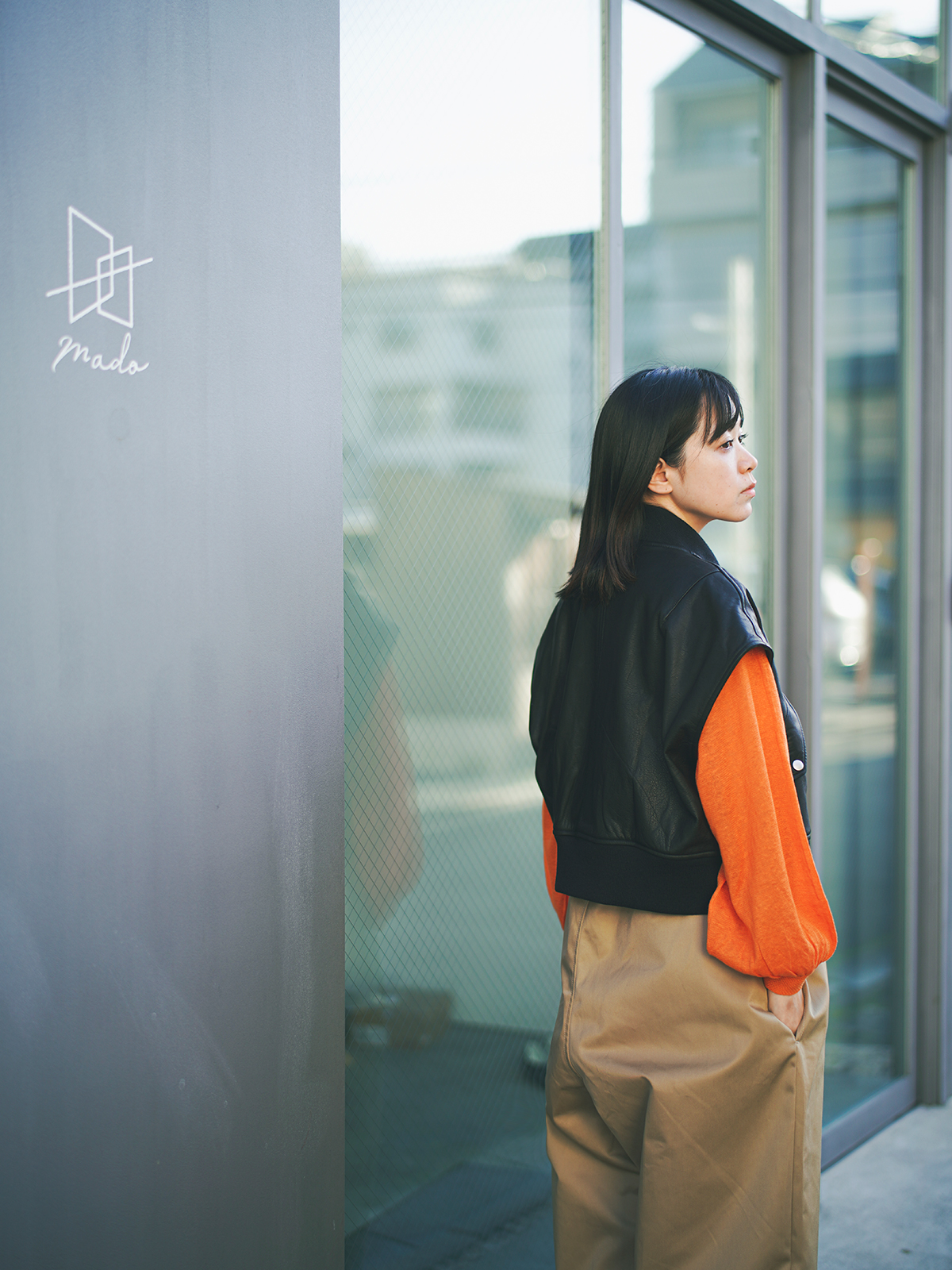 ＜シシ＞のレザーベスト