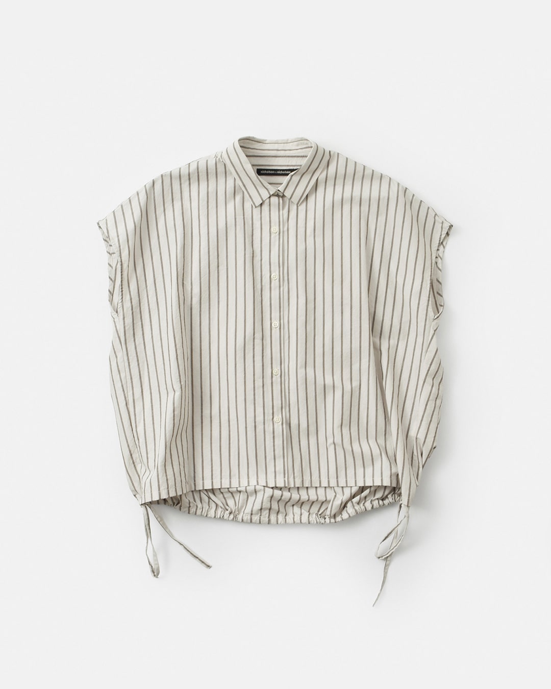 nicholson&nicholson(ニコルソンアンドニコルソン)<br>ウォッシュド コットン バックギャザー ショートスリーブ ブラウス tender-w