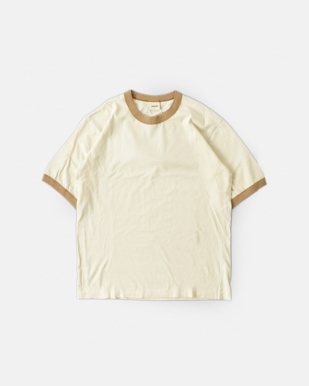 HOSHII TO DEAU(ホシイトデアウ)×UNDYED(アンダイド)<br>aranciato別注 カラード オーガニック コットン ショートスリーブ トリム Tシャツ “30PV S/S TRIM Tee” uns23ast021