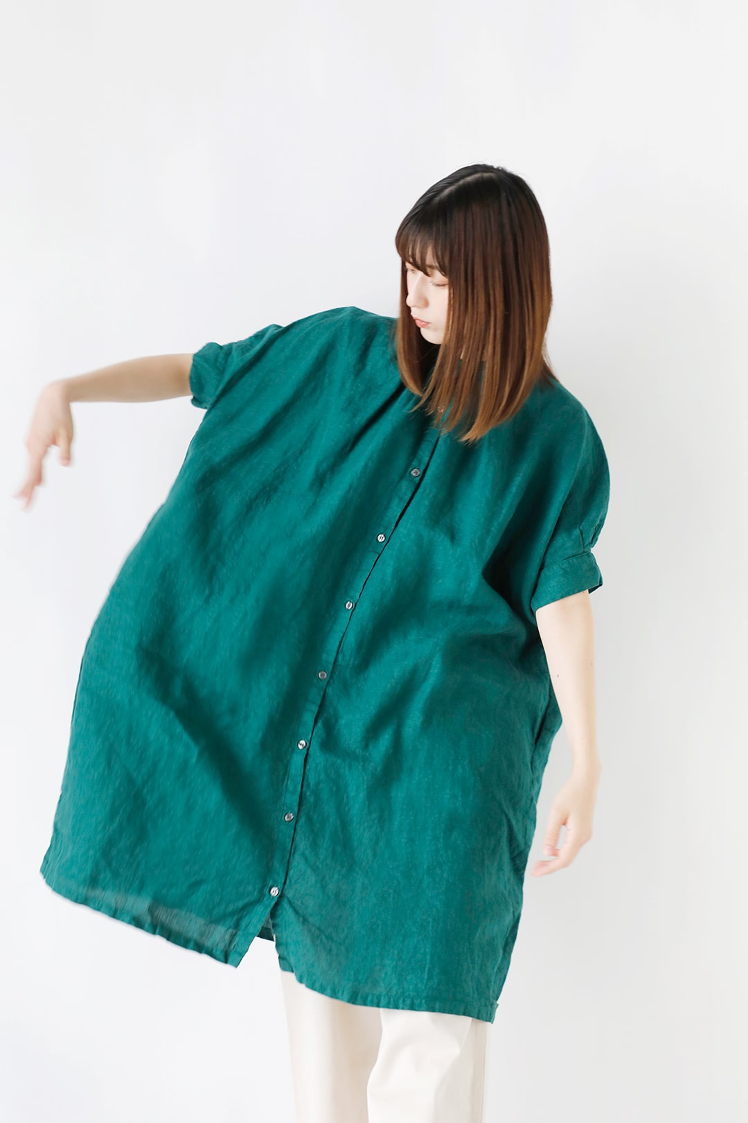 honnete
オーバーダイアイリッシュリネン半袖ノーカラーワンピースho-24ss-op5