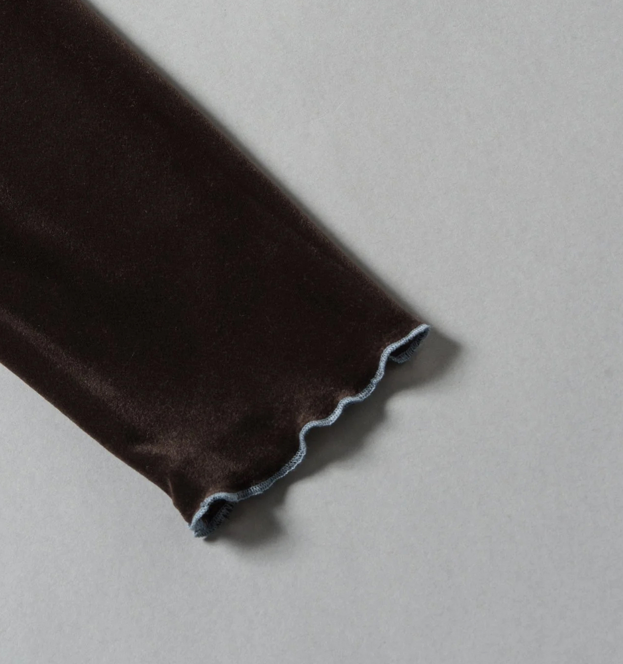 whyto(ホワイト)シアーベロアブラウス