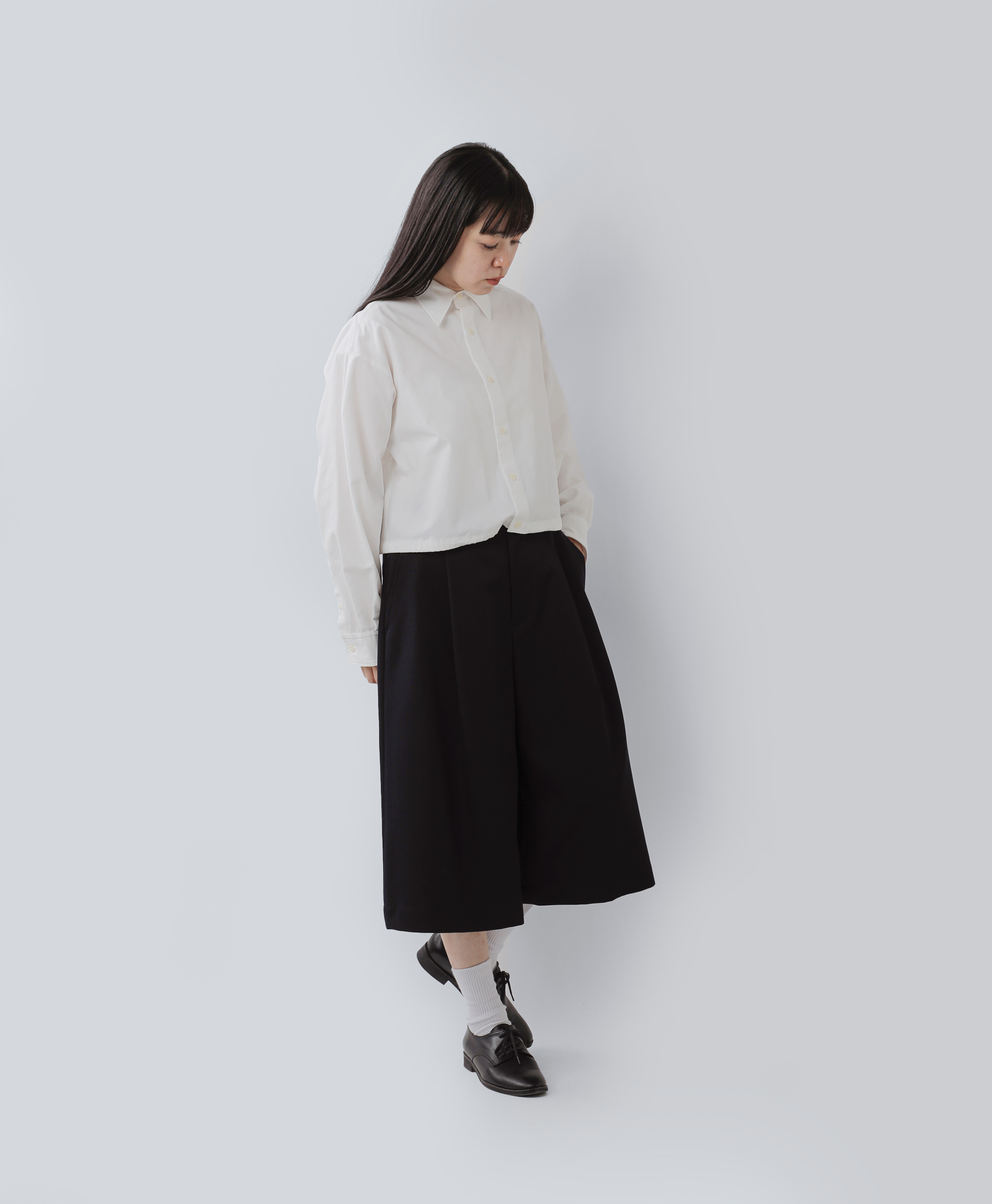 nicholson&nicholsonウールツイル センタータック ショートパンツ