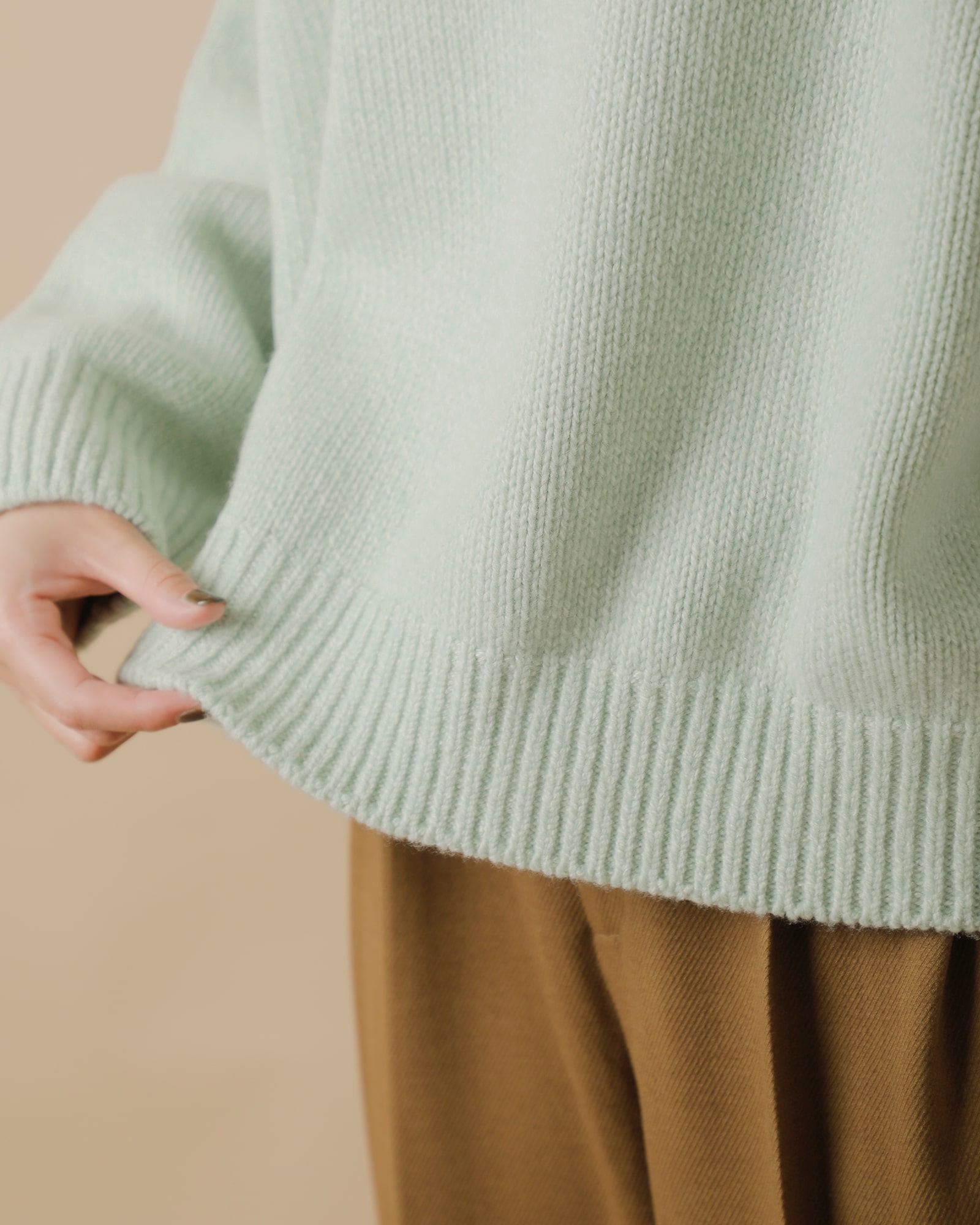 SLOANEのラム×カシミヤニット 4枚目