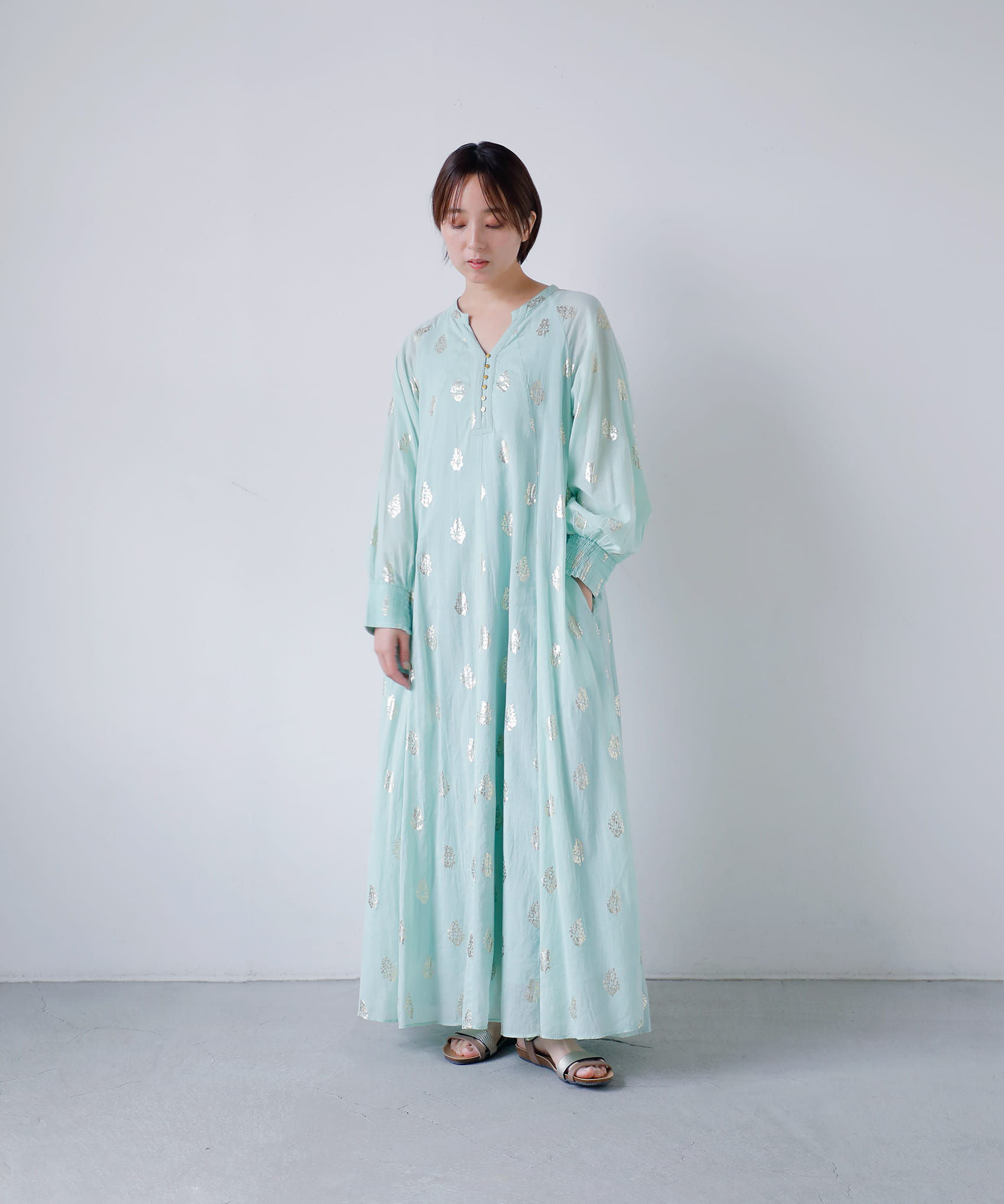 ne Quittez pasコットンボイル フラワー箔プリント スリーブ ドレス