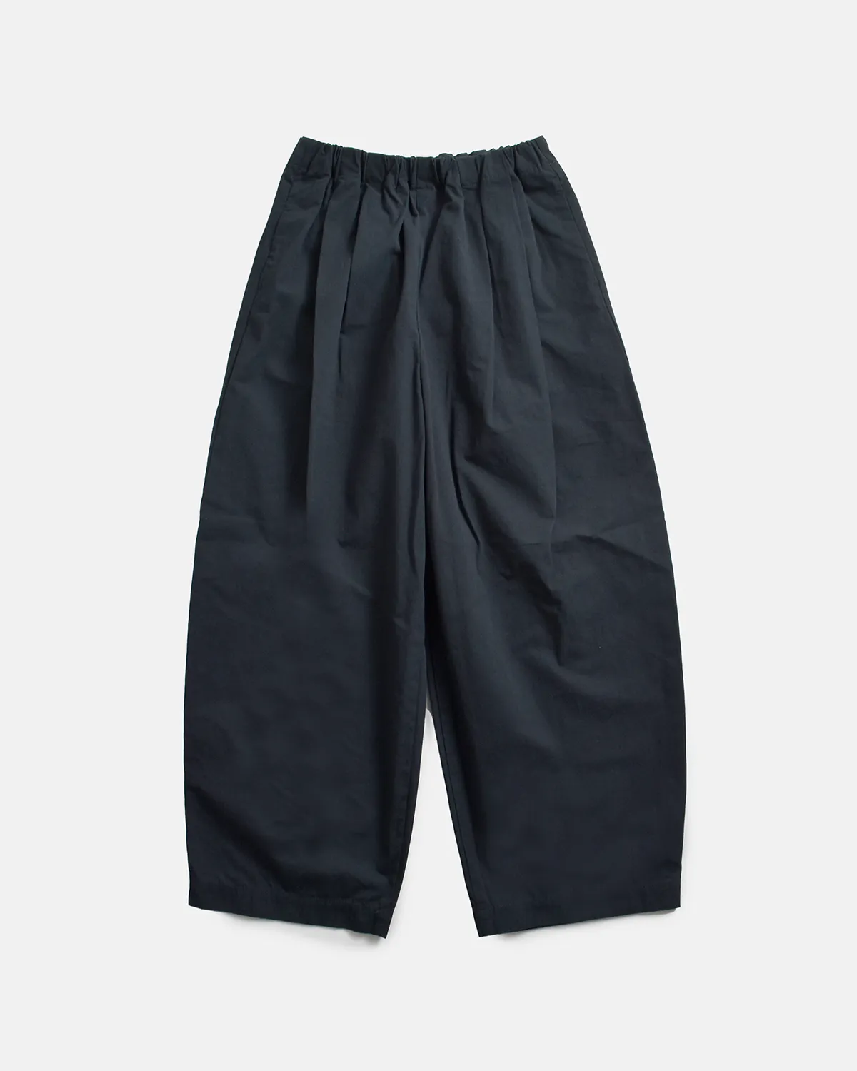 コットンコンパクトウェザーコクーンパンツ 着用画像