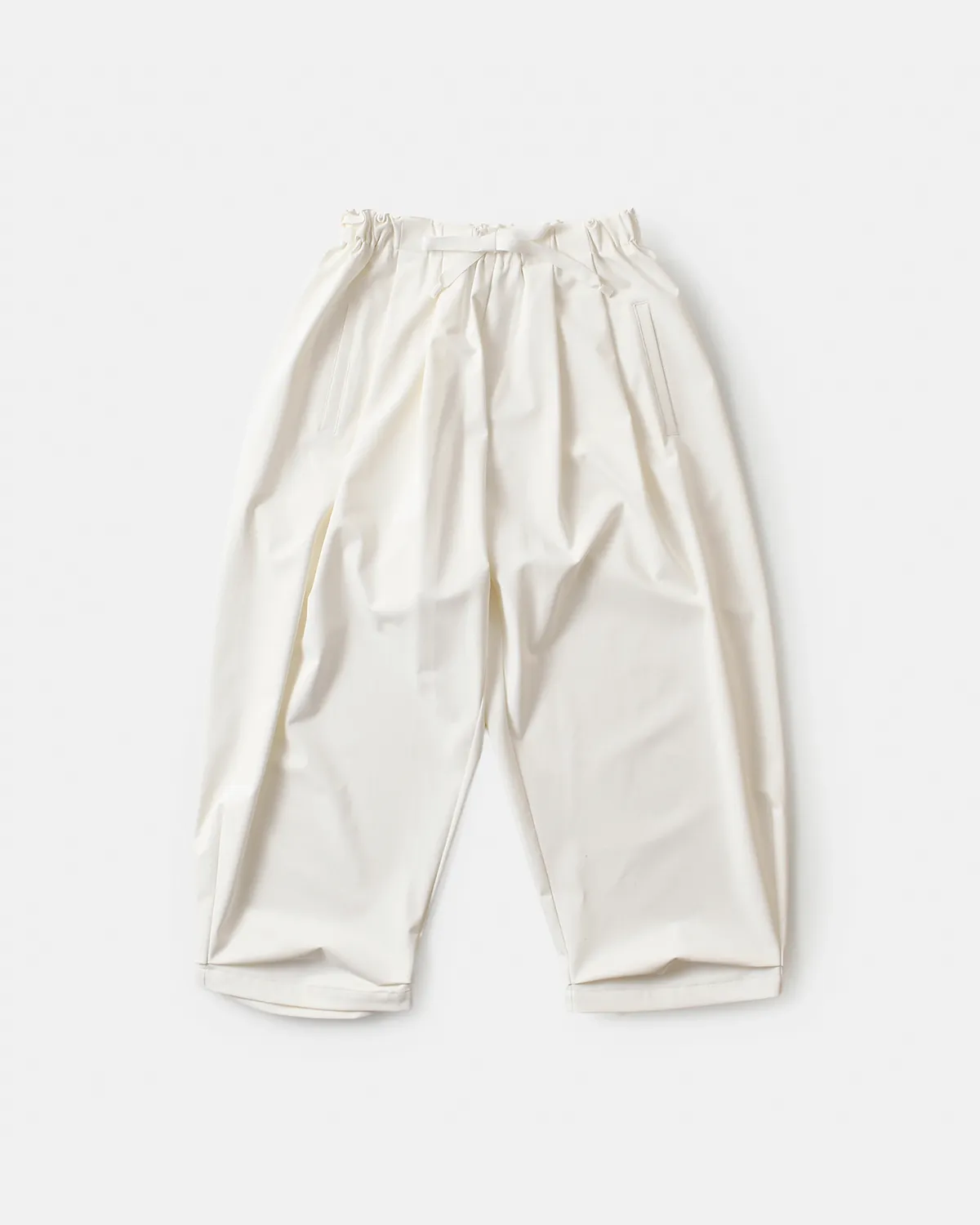 接触冷感ツーウェイストレッチタックヘムトラウザーパンツ 着用画像