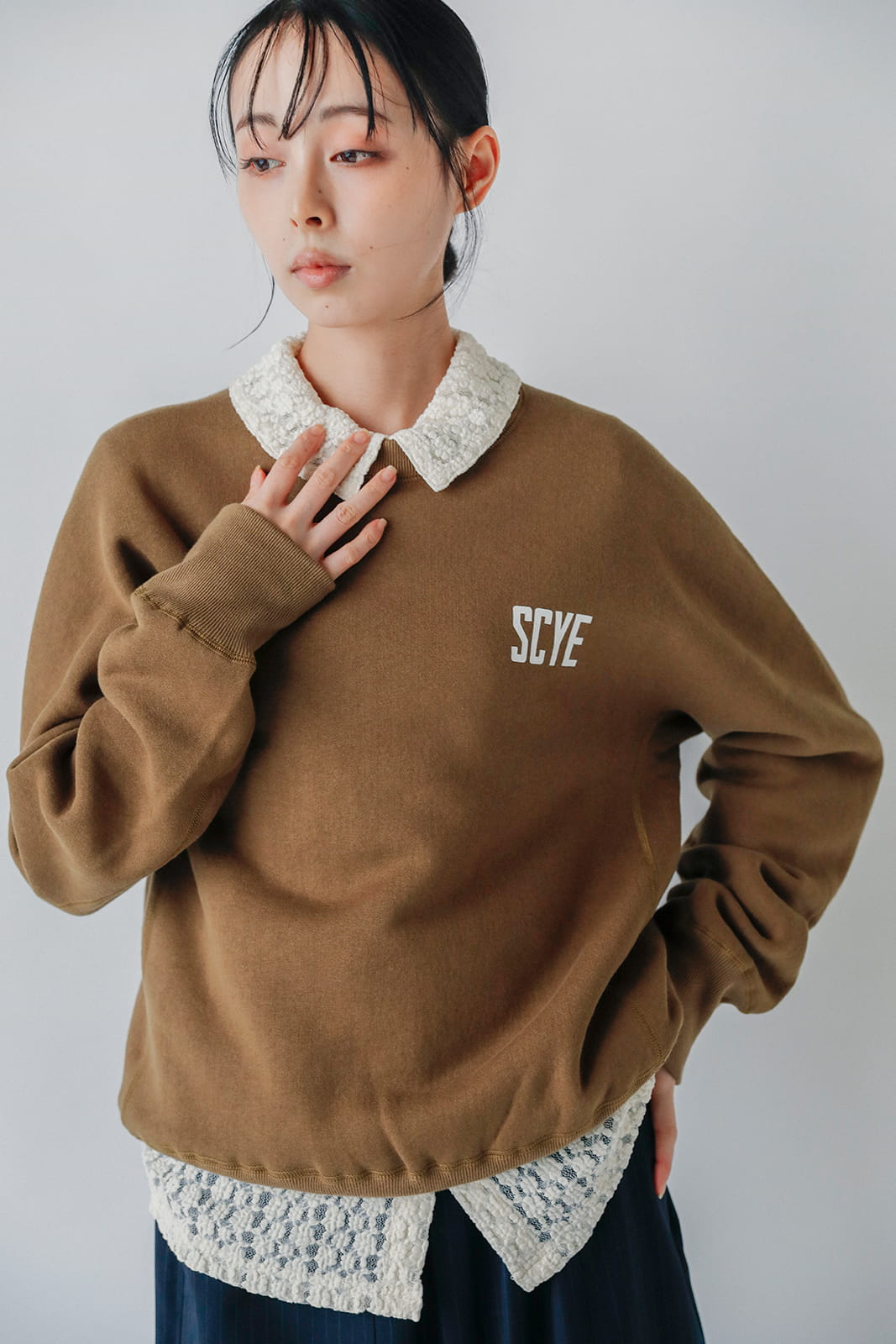 レース織りシャツ ¥17,600（ホワイト）