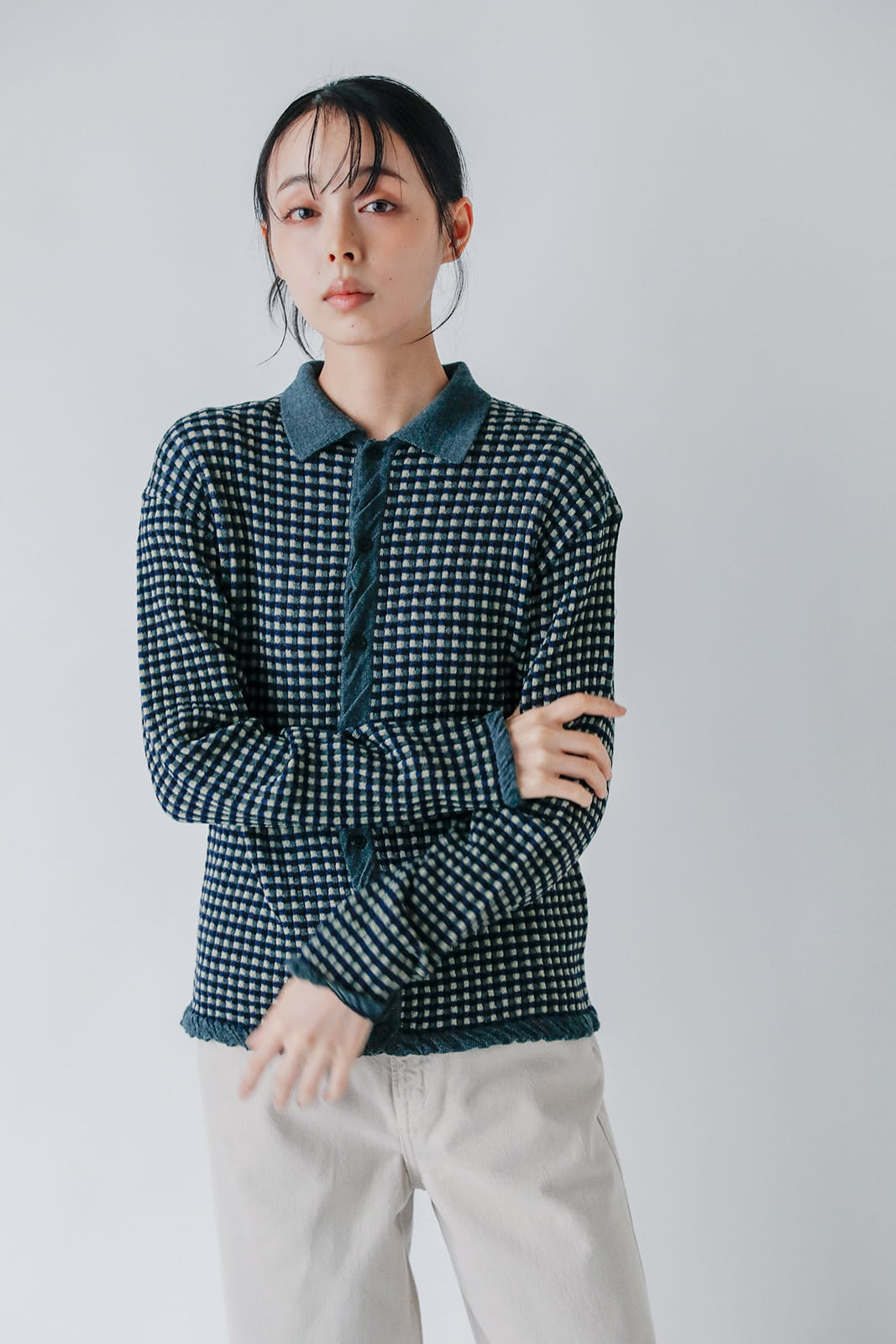 シングルジャカードニットシャツ ¥42,900（アンフィル）