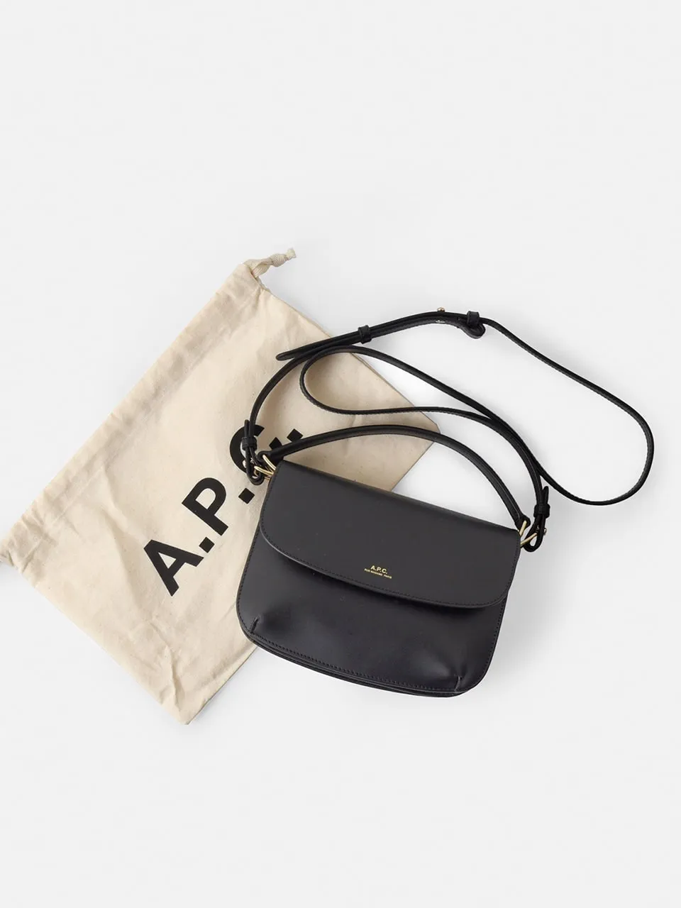 A.P.C.(アー・ペー・セー)ショルダー A ストラップ ミニバッグ “SAC SARAH SHOULDER MINI” f61629