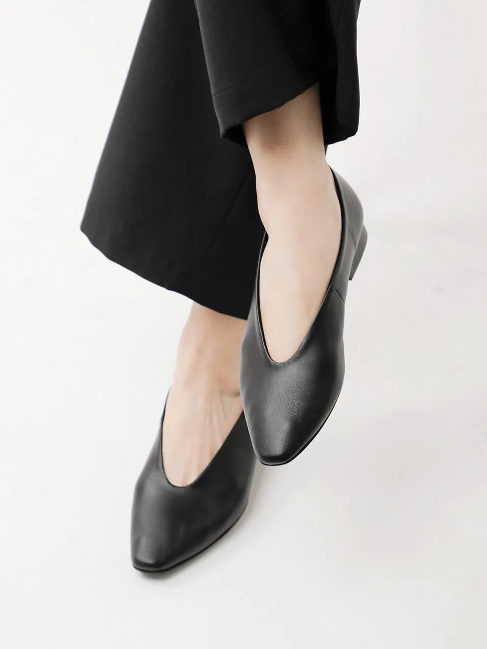 atelier brugge(アトリエブルージュ)レザー ソフト カッター パンプス 25ps-66