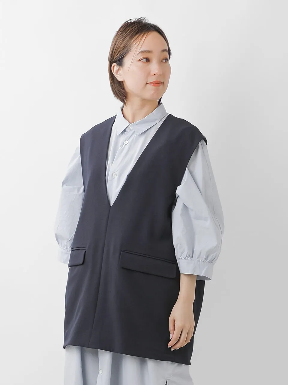 whyto(ホワイト)スリットネック コクーン ベスト “slit neck cocoon vest” wht25hbl4061